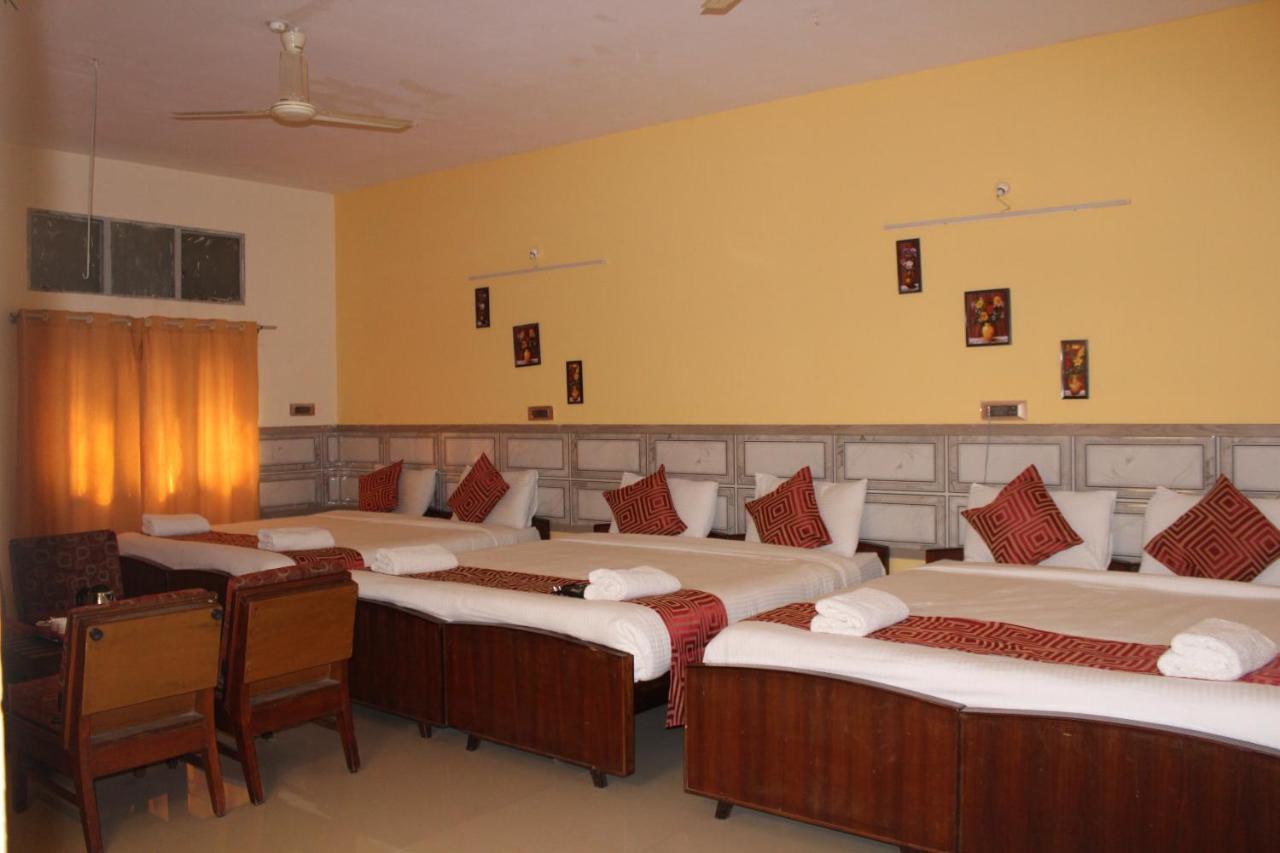 Kaveri Hotel Bed & Breakfast マイソール エクステリア 写真