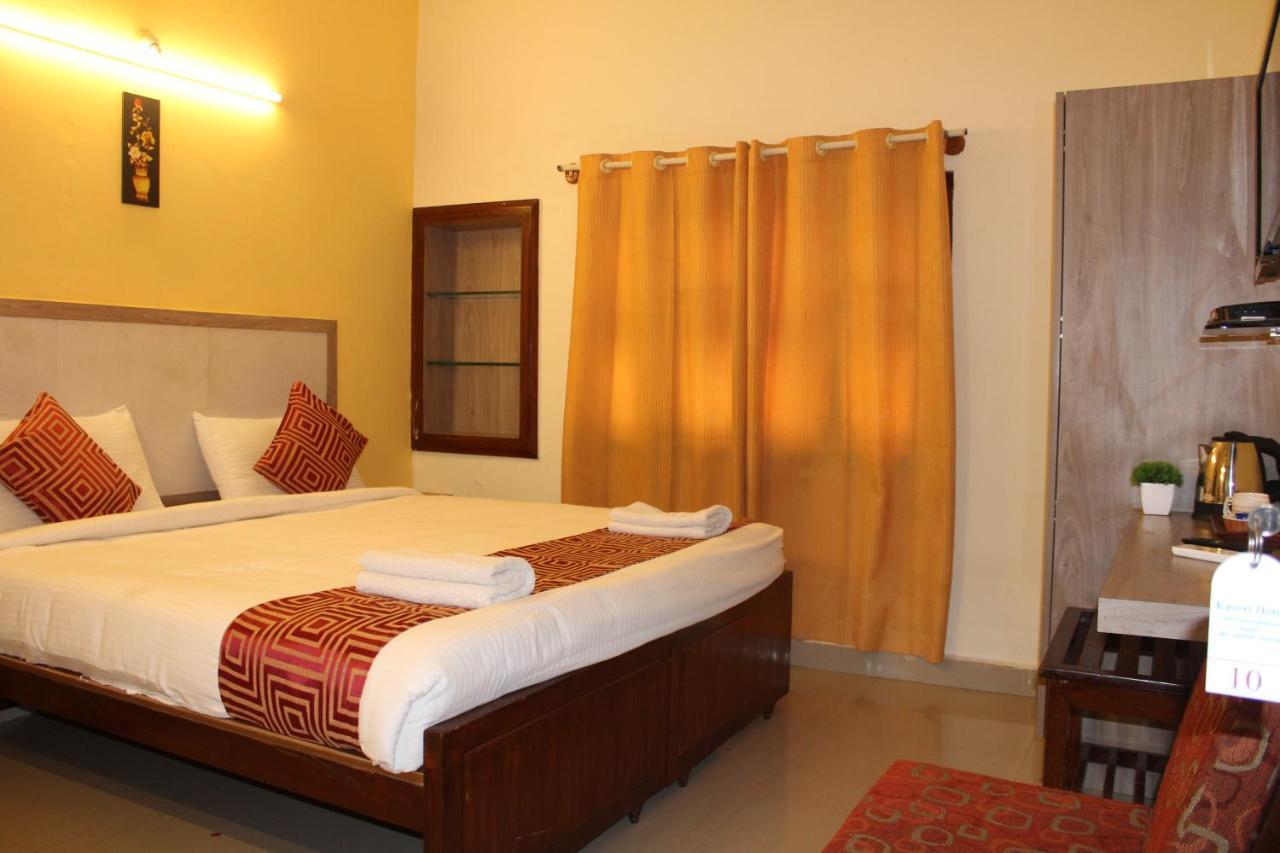 Kaveri Hotel Bed & Breakfast マイソール エクステリア 写真