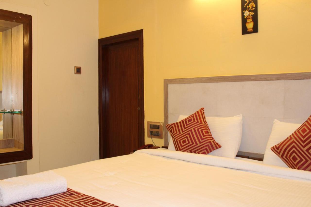 Kaveri Hotel Bed & Breakfast マイソール エクステリア 写真