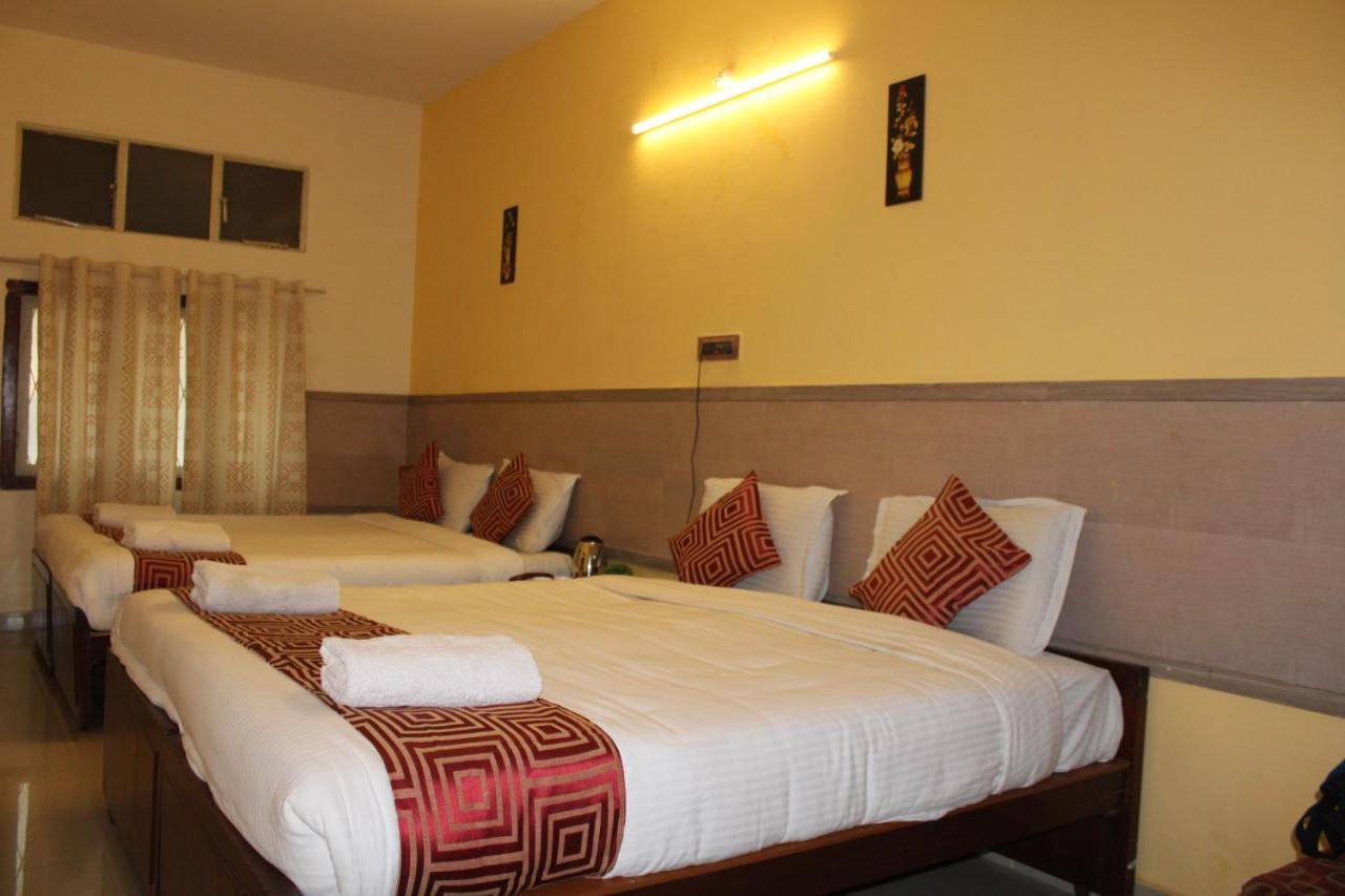 Kaveri Hotel Bed & Breakfast マイソール エクステリア 写真