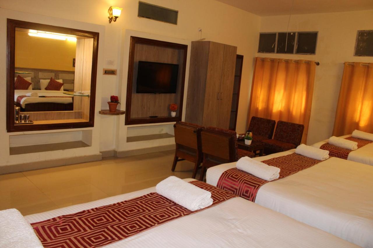 Kaveri Hotel Bed & Breakfast マイソール エクステリア 写真